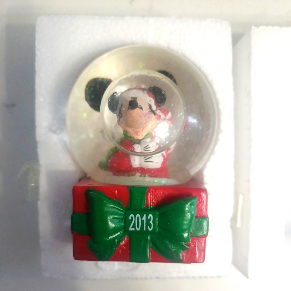 Walt Disney mini snowglobe mickey mouse use wishbook jc penny's 2013